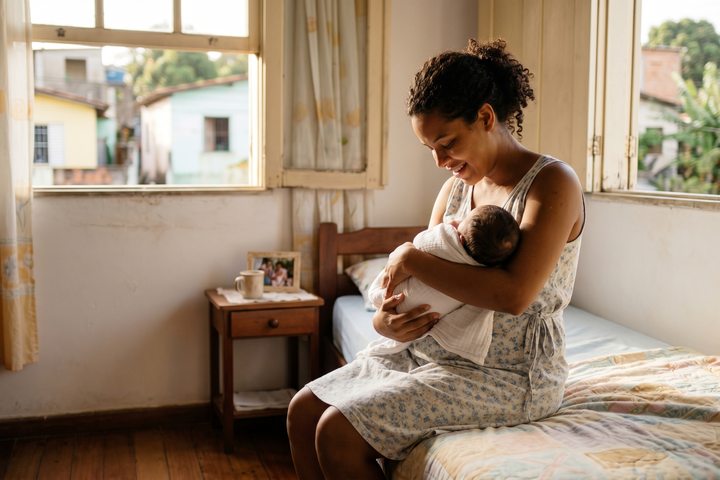 Mãe com bebê recém-nascido